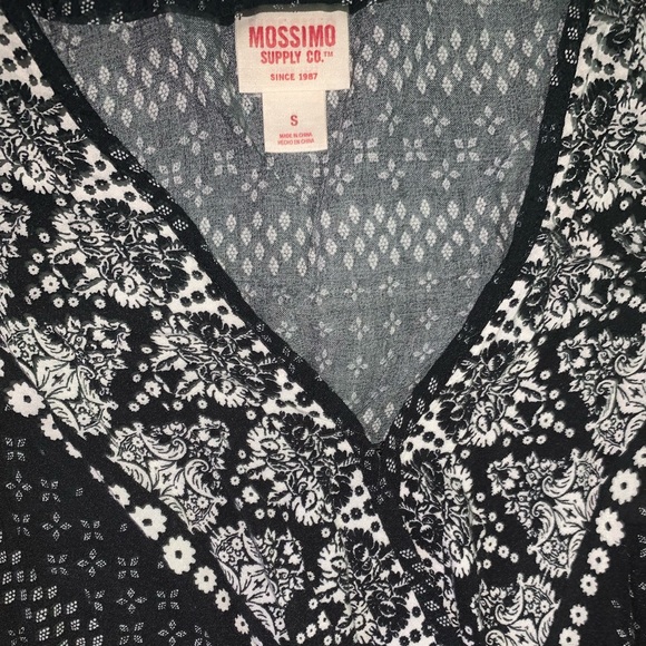 Mossimo Supply Co. Romper Women’s Small, Black and White - Picture 3 of 5